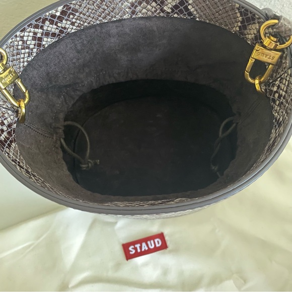 STAUD | Bissett Snakeskin-Embossed Leather Bucket Bag - Picture 3 of 3
